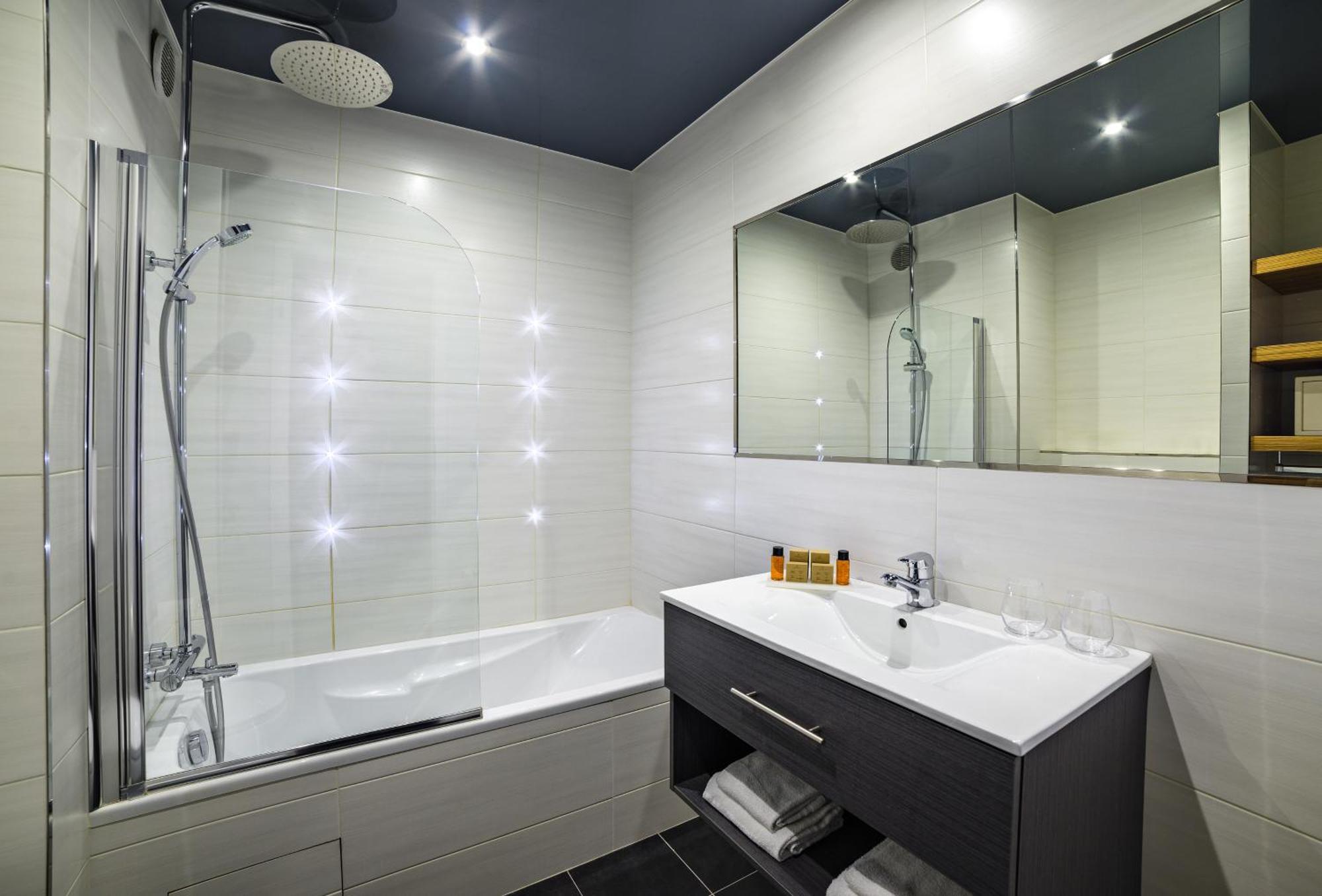 Superior Double or Twin Room Access to swimming pool or fitness